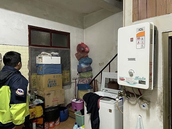 新竹市提供家中有安裝危險熱水器的低收戶可申請萬元全額補助更換。圖/新竹市消防局提供