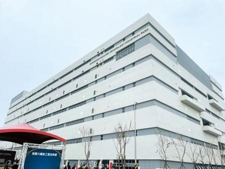 前鎮科技園區前瞻大樓23日正式落成啟用,吸引7家大廠投資逾百億元進駐。(洪靖宜攝)