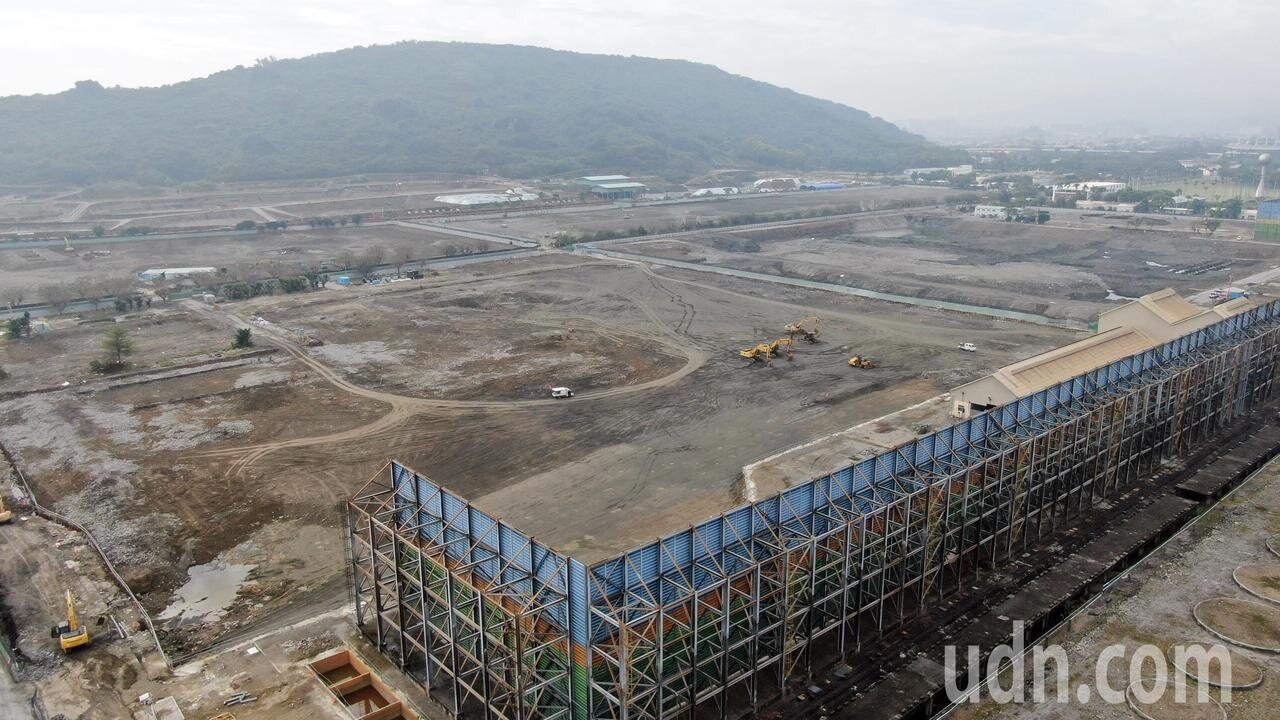 台灣中油與高市府簽訂行政契約,進行高雄煉油廠址土壤與地下水汙染整治。記者劉學聖/攝影