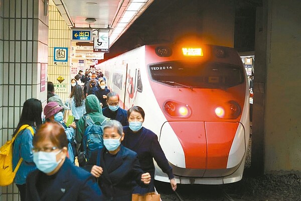 普悠瑪號將於6月開始停靠鶯歌火車站。圖/聯合報系資料照