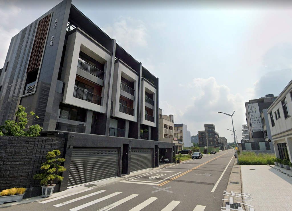 新竹湖口王爺壟重劃區座落許多新透天與大樓。圖／翻攝自GoogleMaps