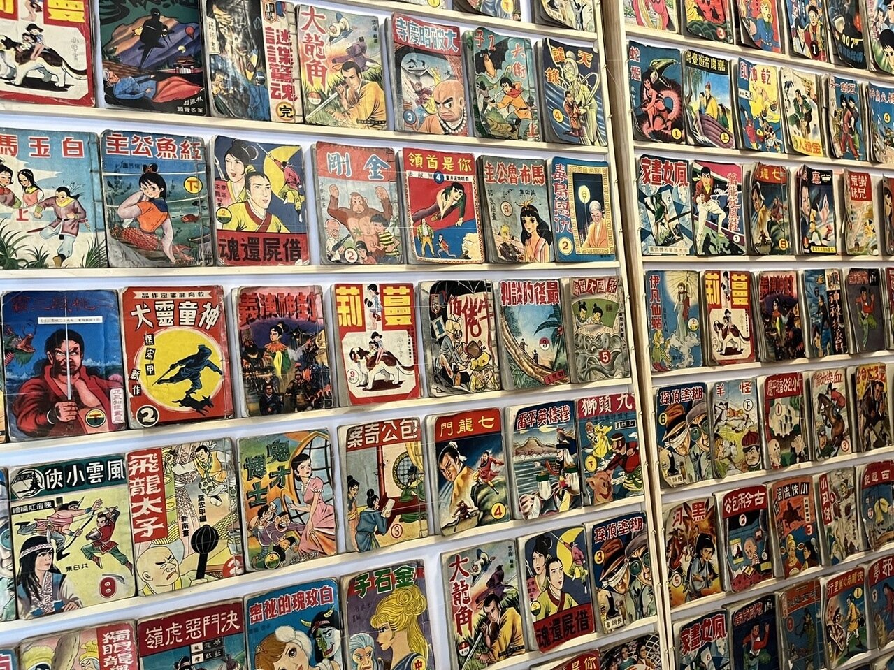 梁志忠收藏上千本1950、60年代漫畫保存完好,很多更是早期台灣漫畫家的創作,早已成絕版珍品。記者江良誠/攝影