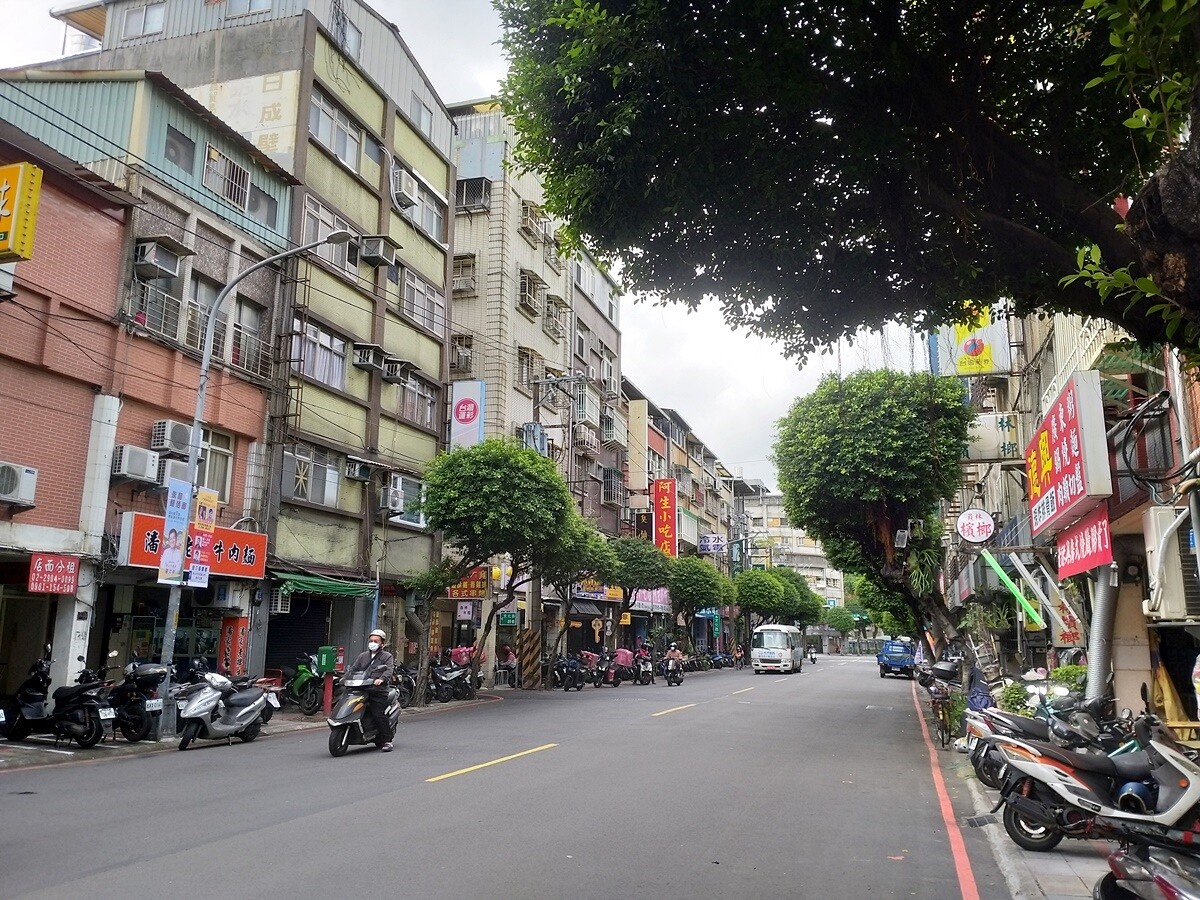 永和人口密度全台最高，車位價格也高，車位供不應求，加上老舊住宅很多，若都更案順利推動，對於車位供給不足問題會有緩解效用，但都更整合需要克服諸多問題。圖／好房網News記者林和謙/攝