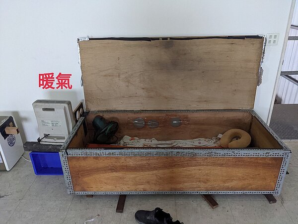 原PO自製的床被網友笑說像棺材。圖／截取自《●【爆怨公社】●》