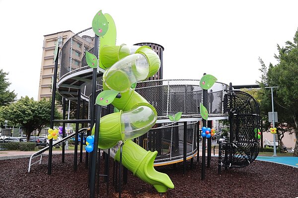 新莊區頭前運動公園特色遊戲場於24日正式啟用。圖／新北市政府提供