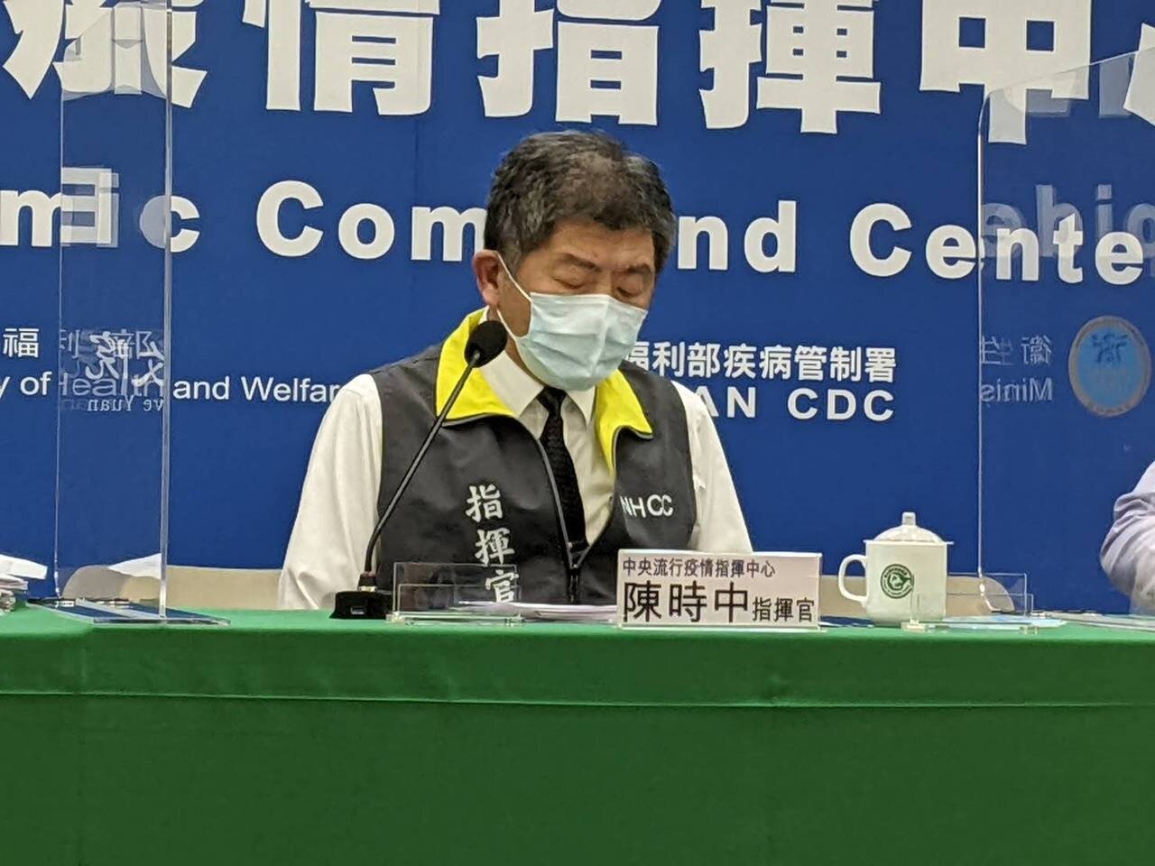 陳時中表示,第1、2劑COVID-19疫苗民眾200元(含)以下衛教品措施延長至3月31日止,呼籲民眾儘速接種。記者謝承恩/攝影