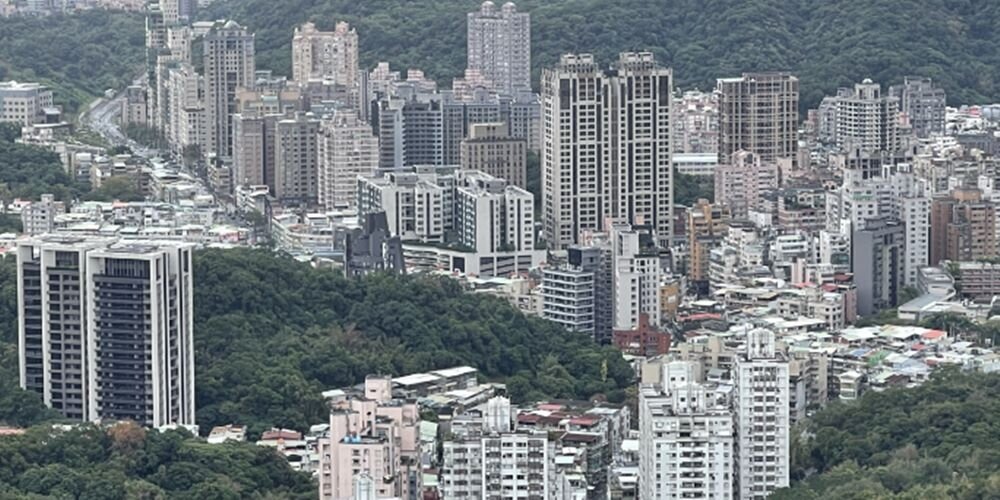 央行打炒房效果逐漸顯現,2022年1月全體銀行購置住宅貸款及建築貸款餘額年增率反轉下滑。圖/中時電子報資料照片