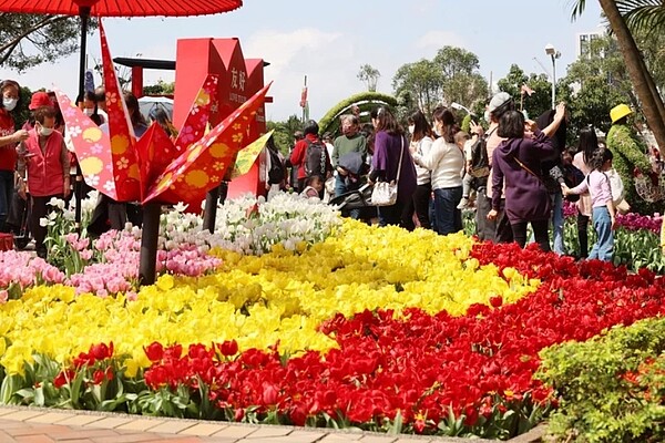 今天大台北雲量稍增、仍為多雲時晴,桃園以南晴朗穩定,東半部多雲時晴偶有零星短暫降雨;天氣北舒適南微熱、早晚涼,日夜溫差大。圖/聯合報