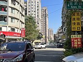 居民怕怕！高雄綠園道開通後車流量增事故頻傳