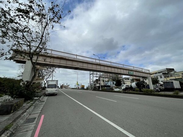 竹市香山一號天橋使用量極低，明天夜間開拆。圖／新竹市政府提供