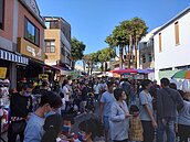 台南老街、美食商圈湧25萬遊客擠爆　市區旅宿幾乎全滿