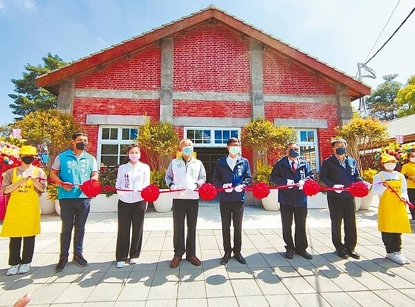 高雄市政府都發局和台糖公司攜手改造旗山百年歷史糖廠,推出首5年可享年租金5折、3個月室內裝潢免計租金的優惠。圖/高市都發局提供