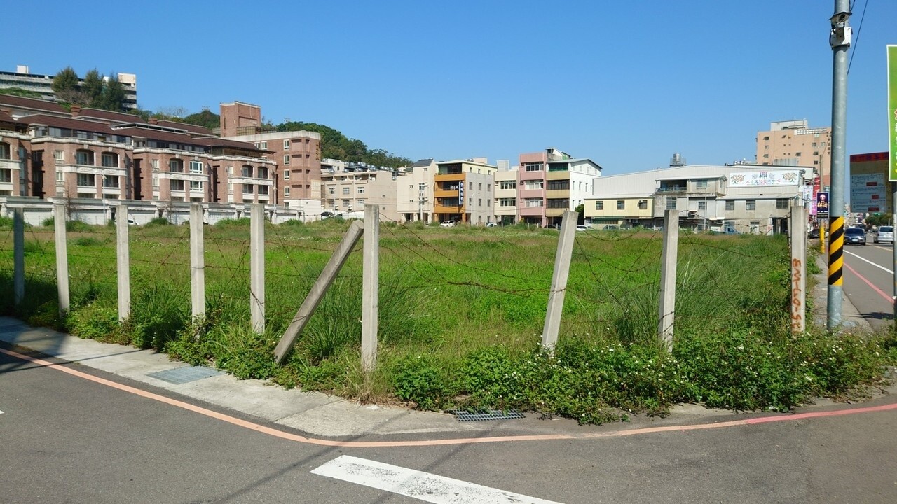 苗栗縣第一批社會住宅「明駝好室」基地就在南苗中正路旁，國家住宅都市更新中心目前辦理統包新建工程廠商評選中。記者范榮達／攝影 