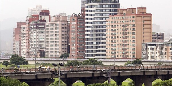 地方政府非自住房屋稅額占比偏低,財政部將持續敦促適切訂定房屋稅稅率、評定房屋稅稅基,提高非自住房屋持有成本,以合理化房屋稅稅負。圖/中時報資料照片