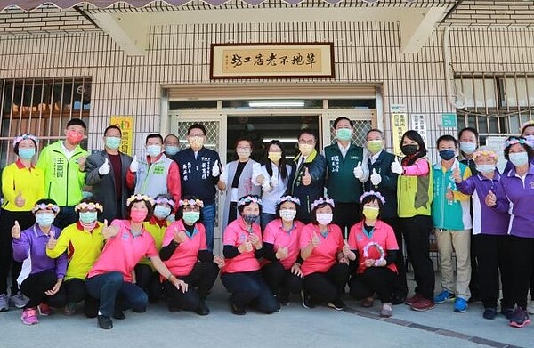 水土保持局臺南分局配合農村社區綠色照顧計畫,積極推動農村高齡者照顧,以「綠場域、綠飲食、綠療育、綠陪伴」四面向為主軸,推動農村社區綠色照顧工作。圖/台南市府提供