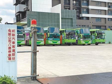 司機未回流,客運業者調度不及,引發漏班情況,像是統聯客運713路線今年就漏班近百班次,桃園市交通局除依契約開鍘每班2000至3000元,也祭出每位司機加薪6000元補助,希望找回司機。(蔡依珍攝)