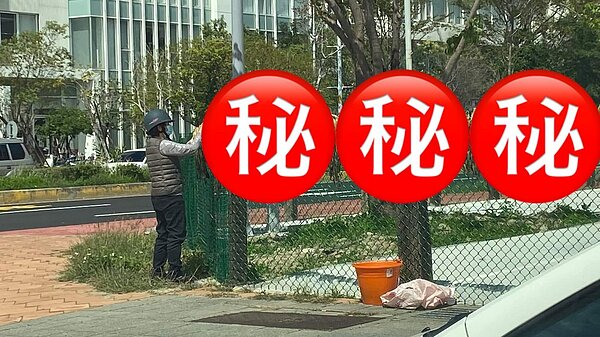 竹北一名婦人將圍籬「物盡其用」。圖/截自臉書社團「竹北大小事」