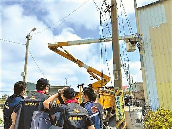 台中市府推動「特定工廠登記制度」,截至2月底止,逾7成2列管工廠進入輔導程序,業者不能心存僥倖,以免面臨停止供電供水。圖/台中市府提供