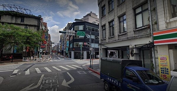 近年積極布局北台灣商用不動產的財團法人陳啟川先生文教基金會，去年12月間，以4.7億元買下西門町西寧南路「力福商業大樓」4~7樓及地下室四層。圖／翻攝自Google maps