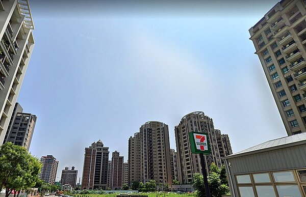 對八德擴大重劃區有興趣的民眾,擔心恐有漲太多的隱憂。不過建商也會考量到區域行情及民眾可接受的範圍,若開價太高,恐怕會讓不少民眾卻步。圖/google map