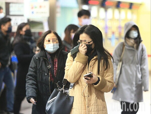 近日天氣日夜溫差大，過敏性鼻炎患者人數增加，並常出現鼻子搔癢、流鼻水等症狀。圖／聯合報系資料照