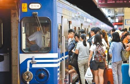 行政院昨通過《國營台灣鐵路股份有限公司設置條例》草案。(本報資料照片)