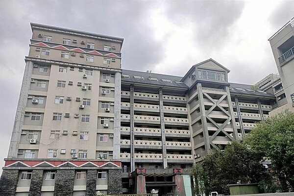 新北市新店中正、三峽隆恩埔國宅長年來提供地方原住民承租,近期約有118戶原民住戶被告知租約不再續約,須在8月前搬離,引起反彈。圖/原民局提供