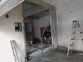 中壢28年大樓1樓3連戶店面打通　居民反彈公權力介入