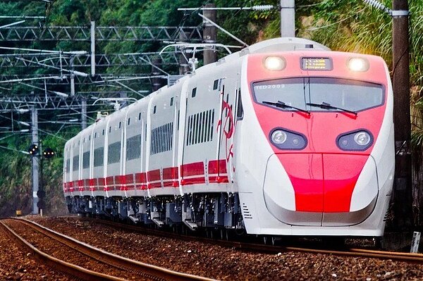 雙鐵清明連假車票4日凌晨零時開搶。圖/聯合報系資料照片