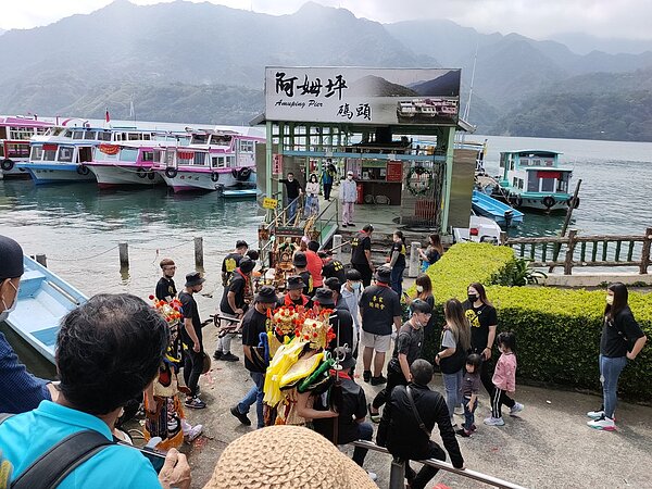 舉辦超過50年的媽祖繞境遊湖船,今吸引近400人前往共襄盛舉。圖/北區水資源局提供