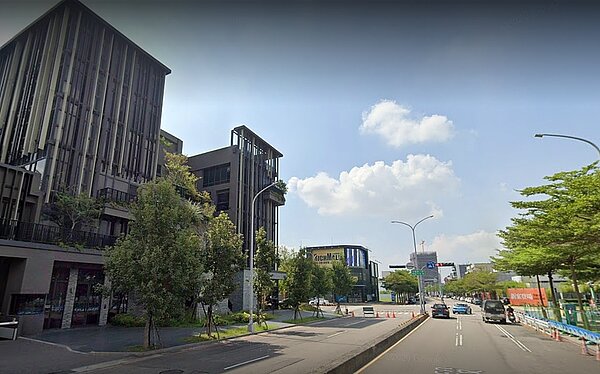 不少頂級客層看中單元二的高綠覆生活是七期所沒有的,因而也讓單元二的身價上升,蠻多台北客層因此而指名賞屋。圖/google map