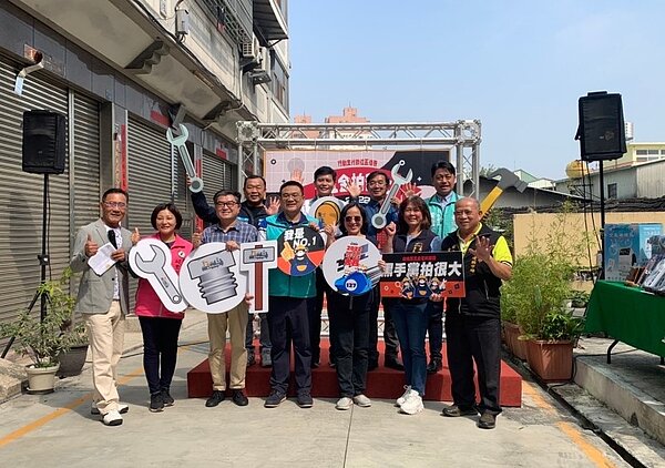 全台唯一五金電料商圈在台中，競標拍賣、組裝五金車吸人潮。圖／中市府提供