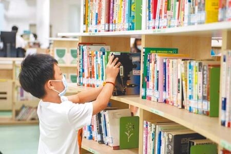 國家圖書館公布《110年台灣閱讀風貌及全民閱讀力年度報告》,新竹市連續第4年榮獲「整體閱讀力表現績優城市」。(陳育賢攝)