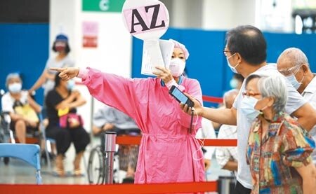 去年夏天,新冠肺炎疫苗一劑難求,現在卻打不完,過期就要銷毀。(本報資料照片)