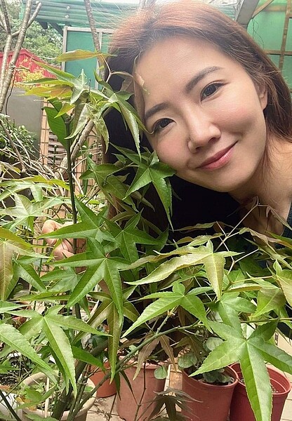 謝忻堅強露出笑容。圖/摘自臉書