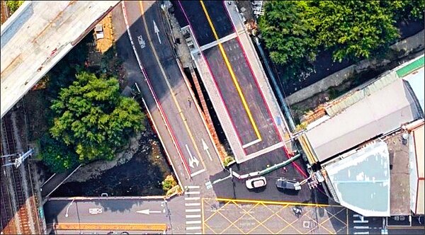 新北市鶯歌區重慶橋今天開放通行。圖/工務局提供