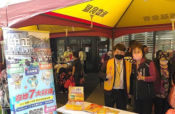 永慶房屋身為鄰里的好夥伴,與光復里里民一同歡慶婦女節。圖/永慶房產提供
