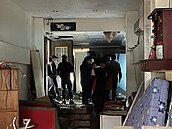 台中興中街大火　消防隊：每層樓梯都加設裝潢門影響逃生