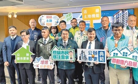 台南市長黃偉哲上任後，積極配合中央政策推動社會住宅，迄今已動工的社會住宅有1758戶。（洪榮志攝）