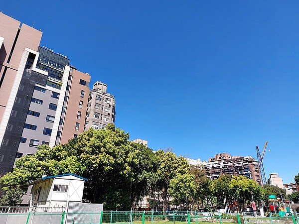 年薪55萬「貸不到8成」 他問新青安非強力過件?網傻眼:勇氣可嘉 央行認為近期國內房價上漲是屬於全國性,因此不動產貸款選擇性信用管制措施的實施期間可能會更長,且還有精進調整空間。圖/好房網News記者林和謙/攝