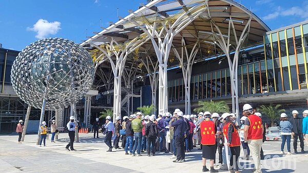 基隆城際轉運站4月完工,縱貫鐵路起點、雕花雨棚都保留。記者游明煌/攝影