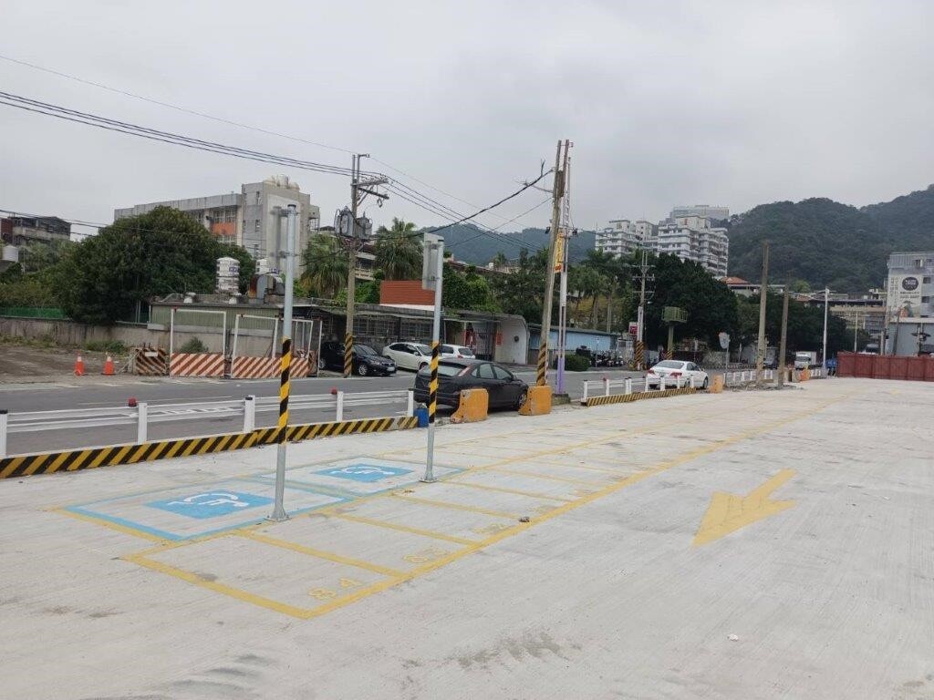 塭仔圳臨時平面停車場機車區。圖/新北市府提供