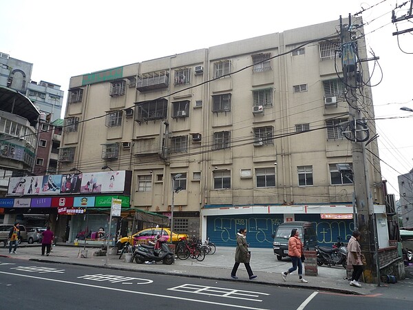 坐落中和區景平路、明義街11巷及景安路132巷所圍之街廓內的都更案,藉都更二箭申請容積加給,並提供60戶社會住宅。圖/新北市政府提供