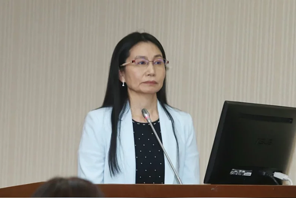 食藥署署長吳秀梅表示,僅收到高端疫苗針對12至18歲族群送件,還有資料需要補齊。圖/聯合報資料照片