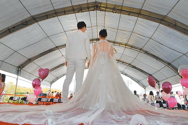 台北市再婚率下降,其中女性再婚比例又較男性低。新聞示意圖,非當事人。(北市府提供/楊亞璇台北傳真)