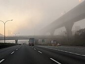 濃霧特報能見度差　吳德榮：逐日回暖高溫上看30度