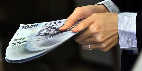 壽險業遇市場逆風,前二月淨值大蒸發。圖/中時電子報資料照片