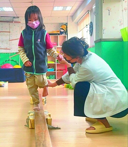 高雄一家醫院發布一項篩檢報告,指兒童發展遲緩比率高於全國平均數,高市府強調,篩檢率不等同罹患率,數據恐會誤導。圖/瑞祥醫院提供