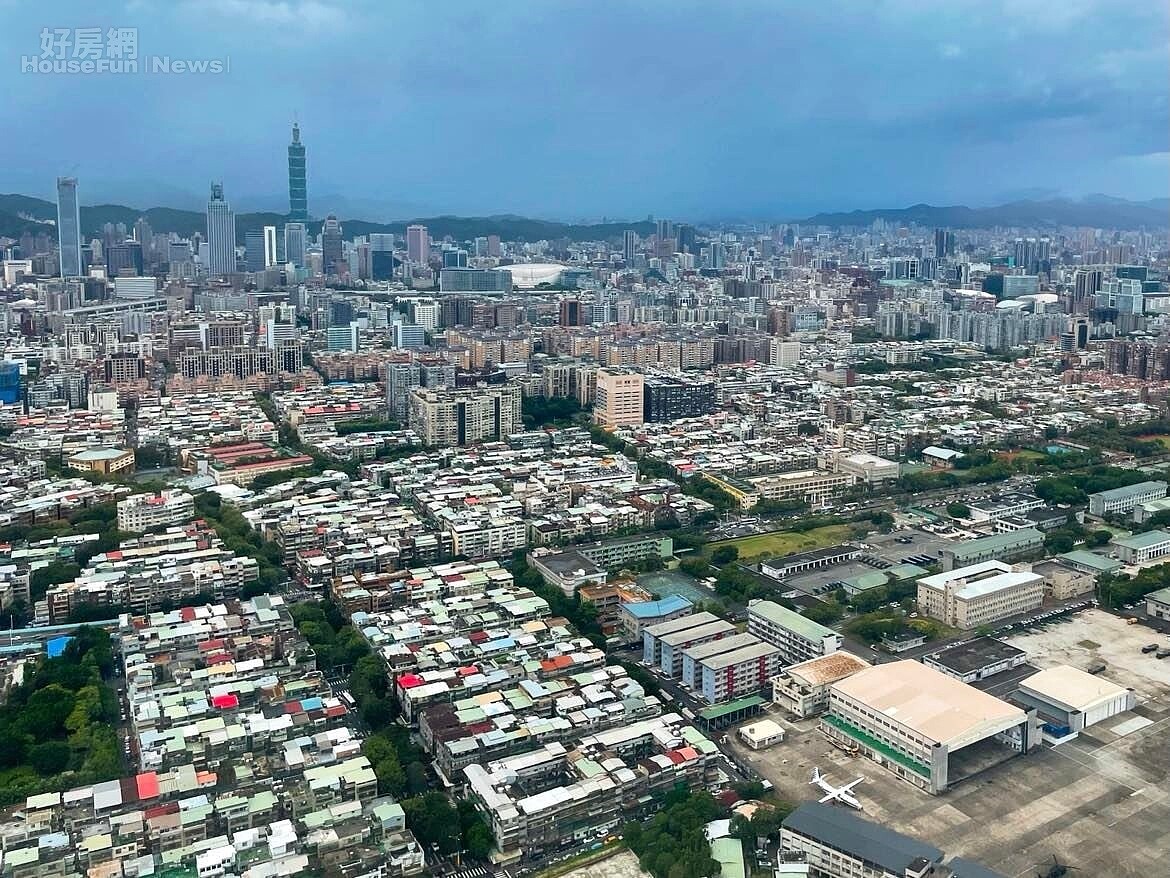 預測下半年房市「逃命潮」不遠了?他分析:避開營建股 張金鶚認為,由於戰爭引爆諸多不確定因素,現階段購屋族買房,必定要思考周全再出手。示意圖/好房網News記者呂詠柔攝