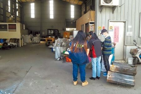 農地工廠「319大限」前要依法納管,否則斷水斷電,桃園市經發局呼籲業者把握最後一周踴躍遞件申請。(蔡依珍攝)